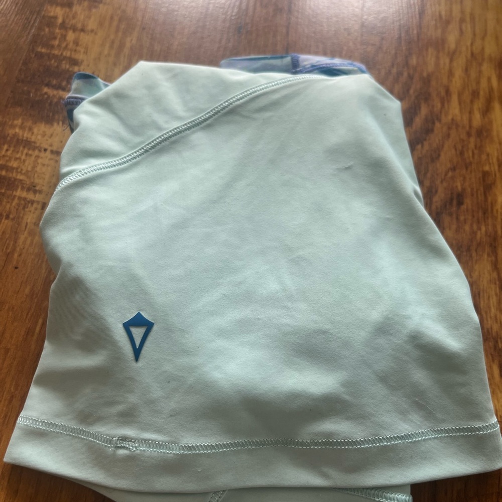 Ivivva size 12 Rash Gaurd - Picture 4 of 4